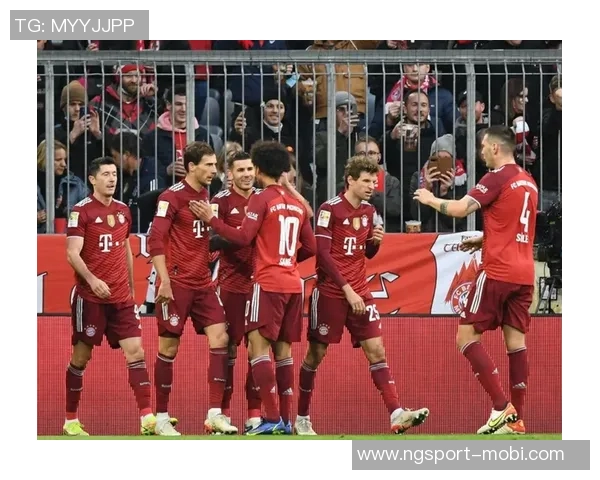 拜仁官方分享罗贝里经典怼脸自拍合照引发球迷热议与感动