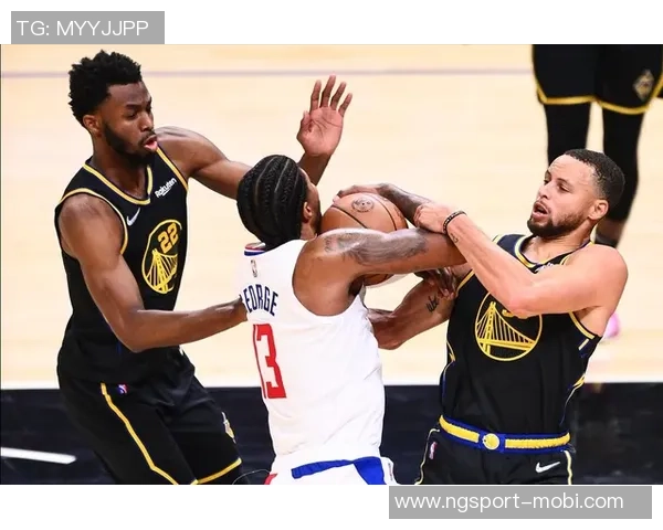 黄蜂主帅力挺三球尽管投篮不佳但防守拼劲始终如一 黄蜂主帅力挺三球尽管投篮不佳但防守拼劲始终如一